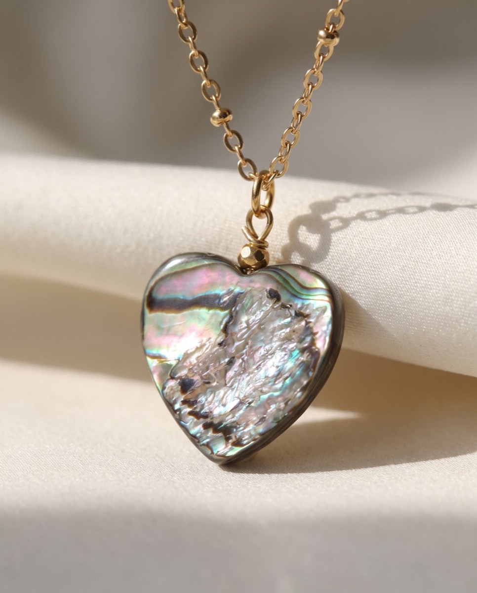 Collier cœur marbré sur satin